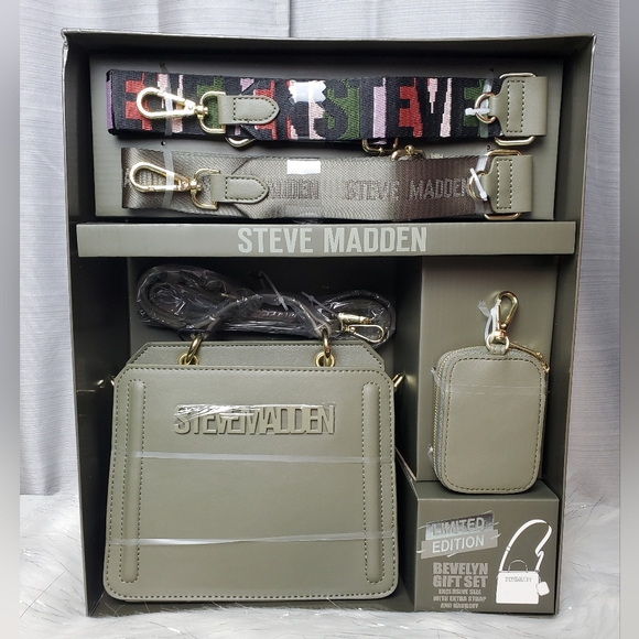 Steve Madden Handbags - STEVE MADDEN olive green bevelyn limited edition gift set